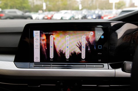 Volkswagen Golf LIFE TSI 29