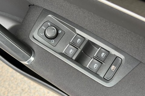 Volkswagen Touran SEL TSI DSG AUTOMATIC - 7 SEATS - ADAPTIVE CRUISE -DEMO +1 OWNER -FVWSH 32