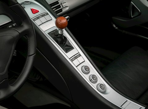 Porsche Carrera GT 18