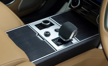 Land Rover Range Rover P530 Autobiography LWB 7 Seater 22