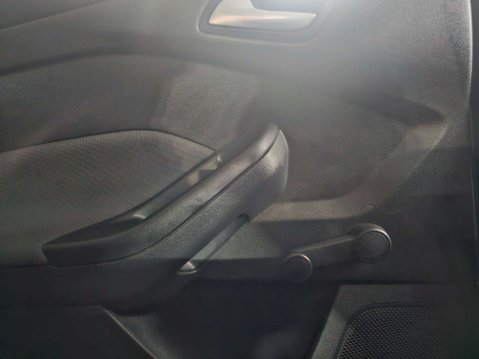 Ford Focus 1.6 Focus Zetec 105 5dr 39