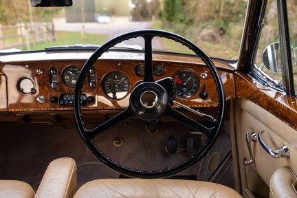 Bentley S1 Continental Flying Spur 4-Light 14