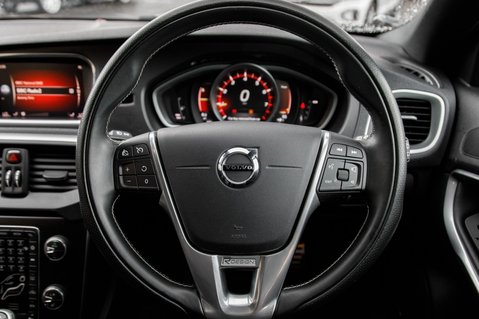 Volvo V40 T2 R-DESIGN NAV PLUS 20