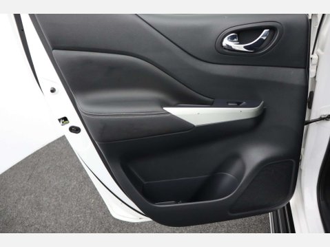 Nissan Navara 2.3 Navara Tekna dCi Auto 4WD 5dr 35