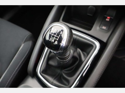 Nissan Qashqai 1.2 Qashqai N-Connecta DiG-T 5dr 46