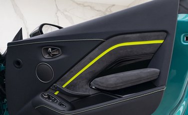 Aston Martin V8 Vantage Roadster F1 Edition 22