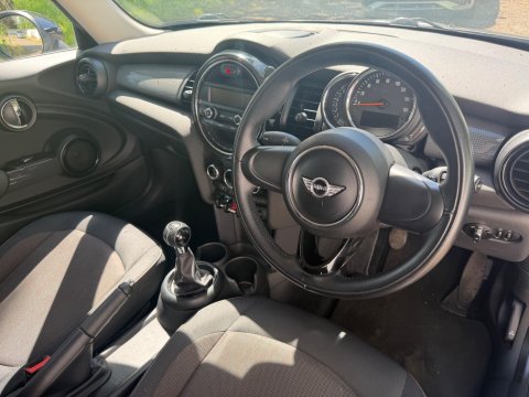 Mini Hatch COOPER 46
