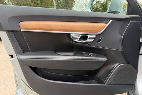 Volvo V90 D5 POWERPULSE INSCRIPTION PRO AWD -PAN ROOF - £6320 OPTIONAL EXTRAS  25