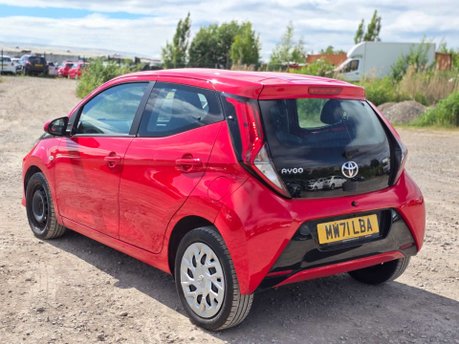 Toyota Aygo 1.0 VVT-i x-play Hatchback 5dr Petrol x-shift Euro 6 (Safety Sense) (71 ps) 30