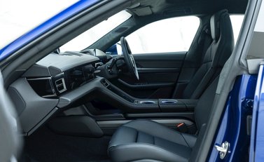 Porsche Taycan Turbo S Cross Turismo 15