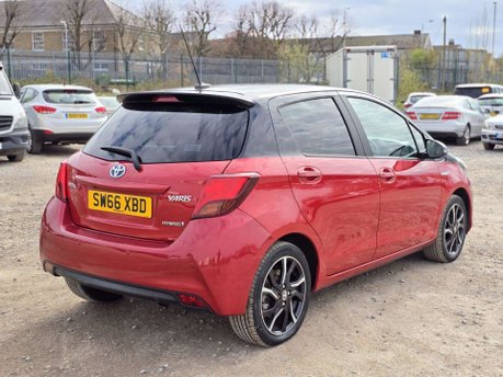 Toyota Yaris 1.5 VVT-h Design Hatchback 5dr Petrol Hybrid E-CVT Euro 6 (101 ps) 15