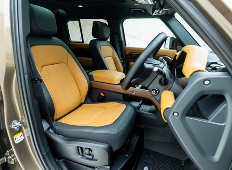 Land Rover Defender 110 X P400 11