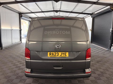 Volkswagen Transporter 2.0 TDI T30 Highline DSG FWD SWB Euro 6 (s/s) 5dr 48