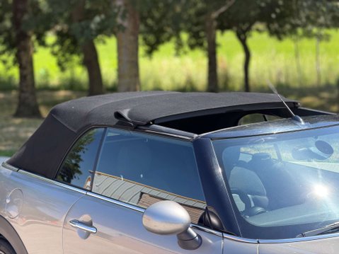Mini Convertible 1.5 Cooper 2dr 6