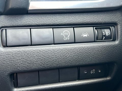 Nissan Qashqai DIG-T ACENTA PREMIUM DCT MHEV 36