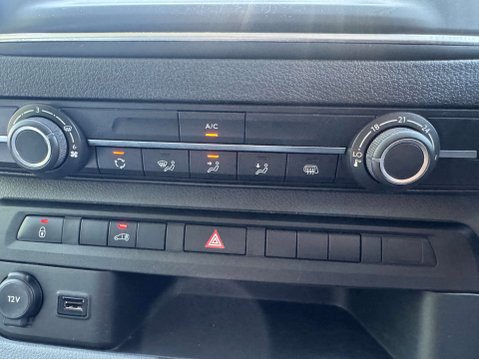 Vauxhall Vivaro 1.5 Vivaro F2700 Sportive S/S 13