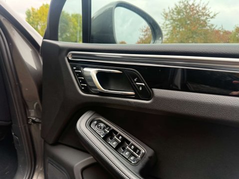 Porsche Macan 3.0 Macan S Semi-Auto 4WD 5dr 6