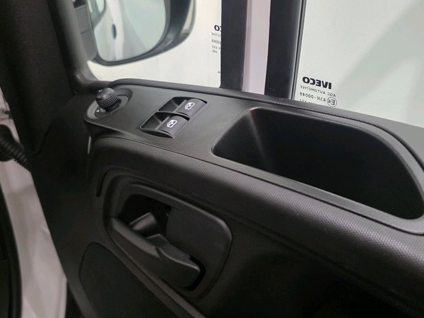 Iveco Daily Daily 35C14 Diesel 2.3 High Roof Business Van 4100L WB Hi-Matic 27