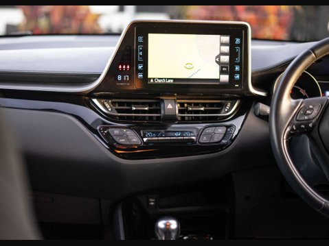 Toyota C-HR 1.8 C-HR-Dynamic HEV CVT 5dr 21