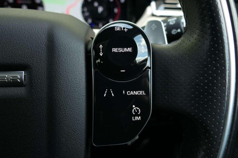 Land Rover Range Rover Velar R-DYNAMIC SE 35