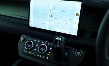 Land Rover Defender 110 75th Anniversary P400e 18