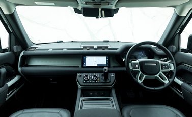 Land Rover Defender 110 XS Edition P400 16