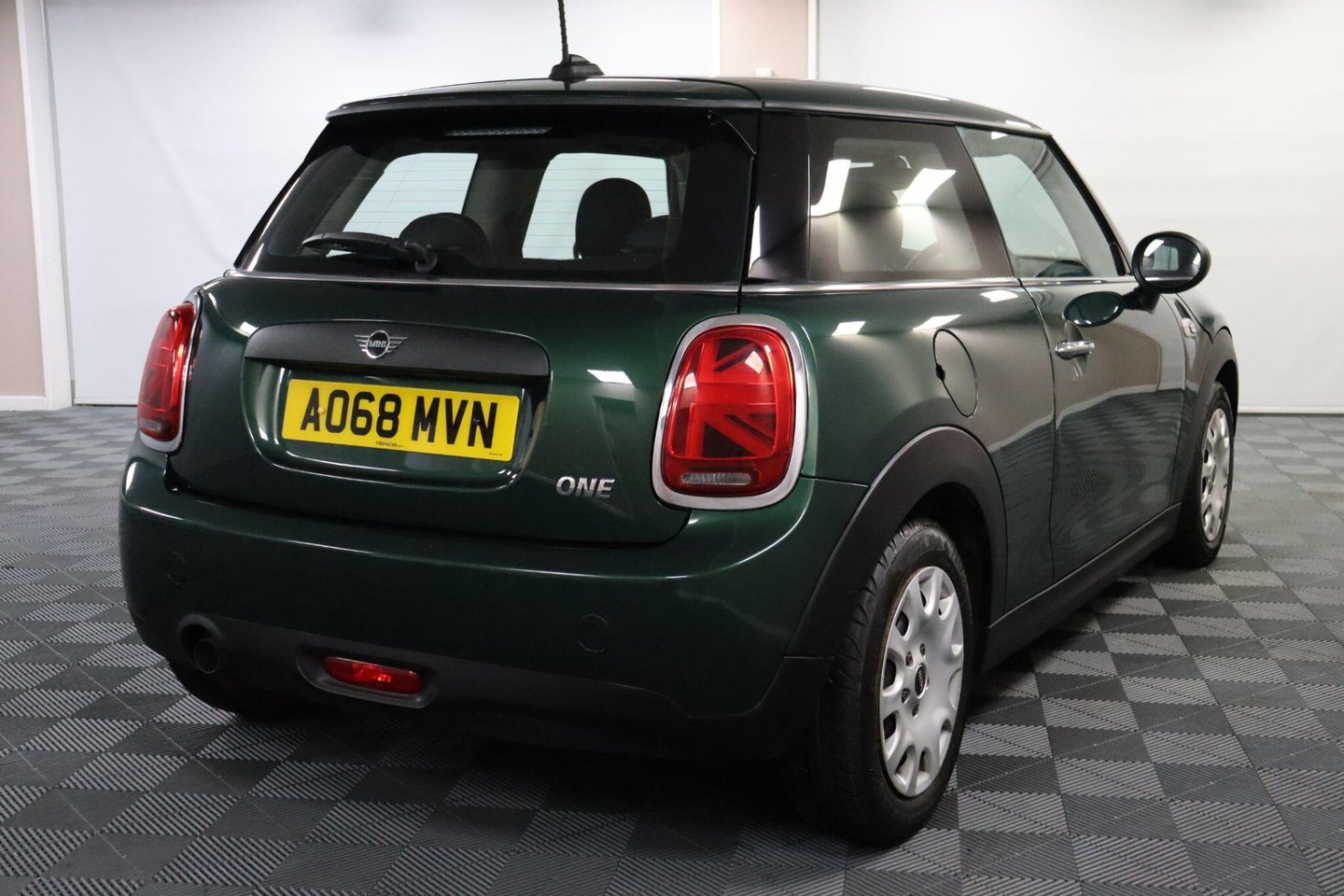 2018 MINI Hatch — image 9