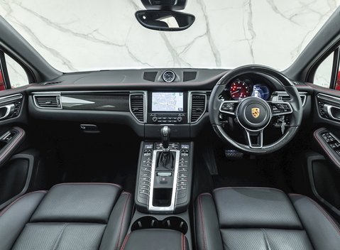 Porsche Macan GTS 17