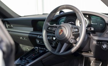 Porsche 911 Carrera 4S (992) 11