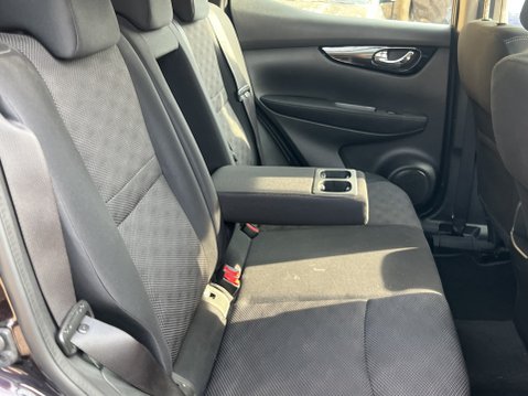 Nissan Qashqai DIG-T Acenta SUV 5dr Petrol Manual 2WD 10