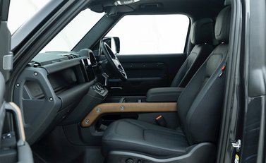 Land Rover Defender 90 X D300 13
