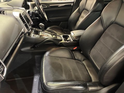 Porsche Cayenne 3.0 TD V6 Platinum Edition TiptronicS 4WD Euro 6 (s/s) 5dr 50