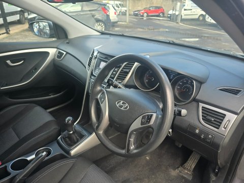 Hyundai i30 CRDI CLASSIC BLUE DRIVE 9