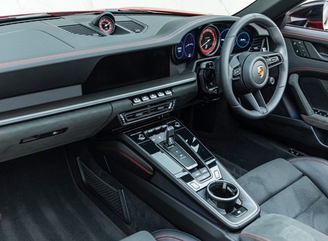 Porsche 911 Carrera GTS Cabriolet (992) 12