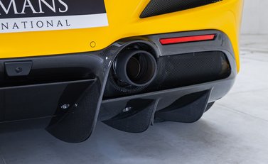 Ferrari F8 SPIDER 57