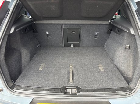 Volvo XC40 2.0 B3 MHEV Plus Dark SUV 5dr Petrol Hybrid DCT Auto Euro 6 (s/s) (163 ps) 14