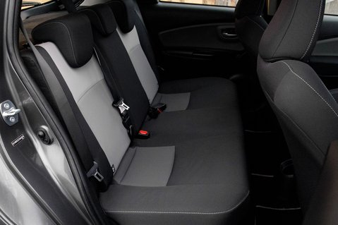 Toyota Yaris VVT-I ICON 32