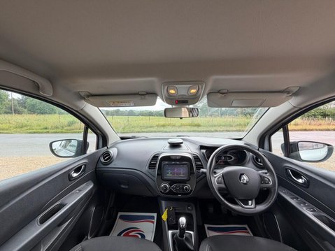 Renault Captur 0.9 TCe ENERGY Iconic SUV 5dr Petrol Manual Euro 6 (s/s) (90 ps) 19