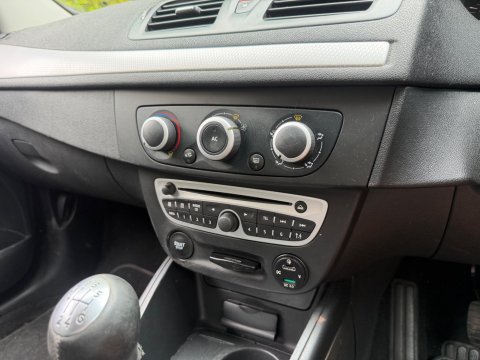 Renault Megane 1.5 dCi Dynamique Euro 4 3dr 22