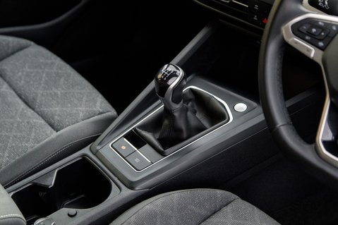 Volkswagen Golf LIFE TSI 30