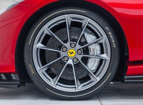 Ferrari 812 Competizione 10