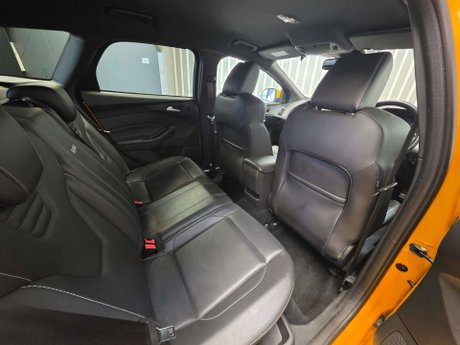 Ford Focus 2.0T EcoBoost ST-3 Estate 5dr Petrol Manual Euro 6 (s/s) (250 ps) 18