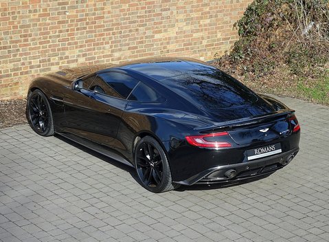 Aston Martin Vanquish Carbon Edition 16