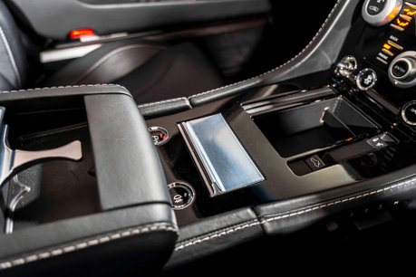 Aston Martin DBS V12 VOLANTE. FULL ASH. CARBON EXT. CERAMIC BRAKES. BANG & OLUFSEN. 36