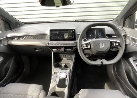 MG MG3 1.5 HYBRID+ TROPHY 12