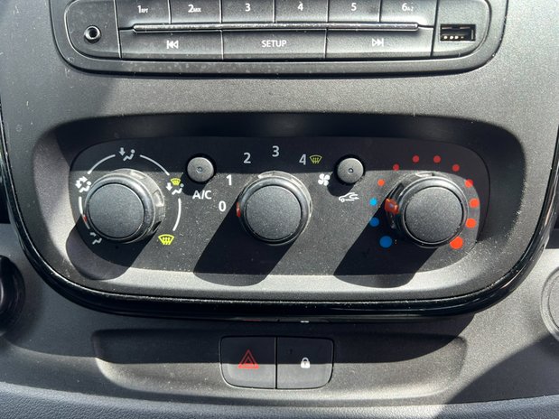 Vauxhall Vivaro SWB L1H1 Low Roof Sport 2900 EURO 6 NO VAT 33