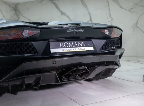 Lamborghini Aventador S LP 740-4 ROADSTER 36