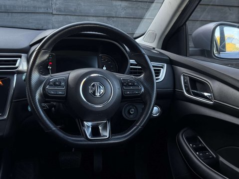 MG 5 MG5 Exclusive EV 5dr 40