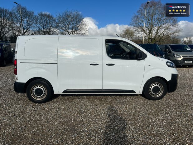 Vauxhall Vivaro SWB L1H1 F2700 Dynamic Air Con Sensors EURO 6 NO VAT 4