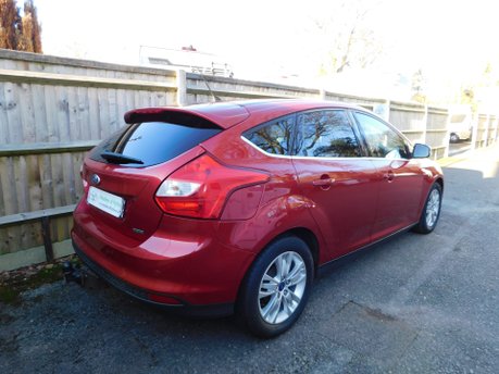 Ford Focus 1.0 TITANIUM NAVIGATOR 5 Dr 4